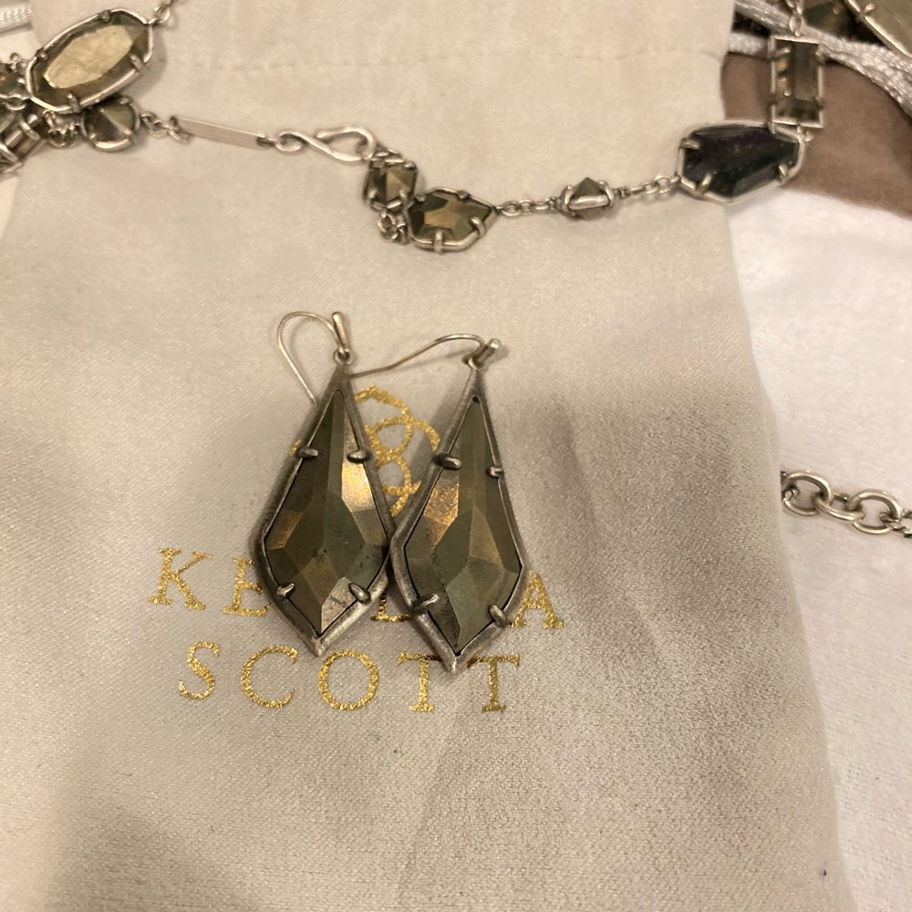 Beautiful Kendra Scott earrings